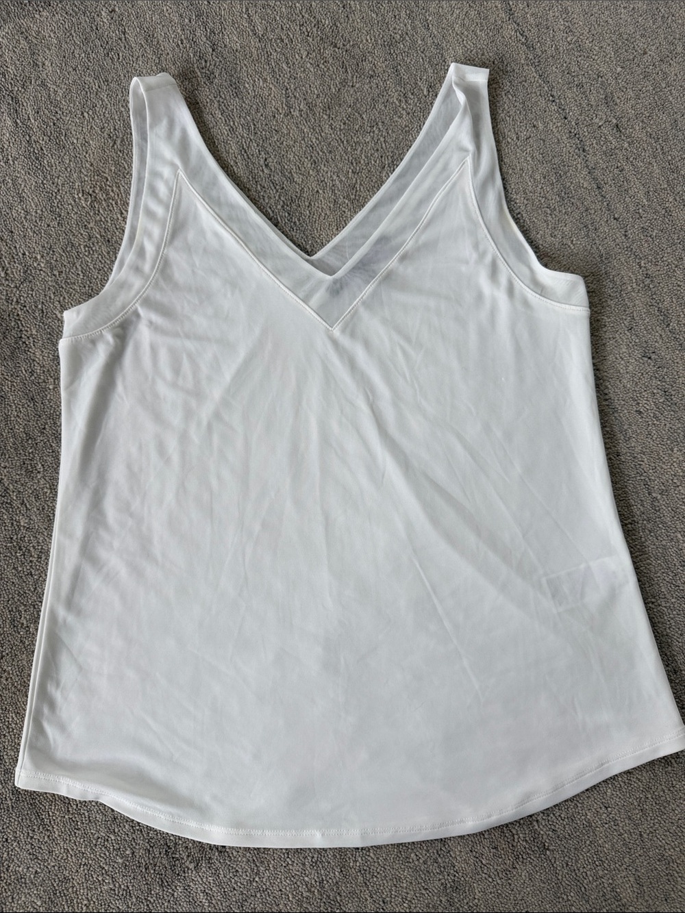 Women's off White V-Neck Sleeveless Tank Top Medium